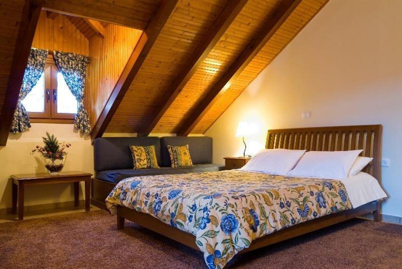 Hotel Krinides Kalavryta Zimmer foto
